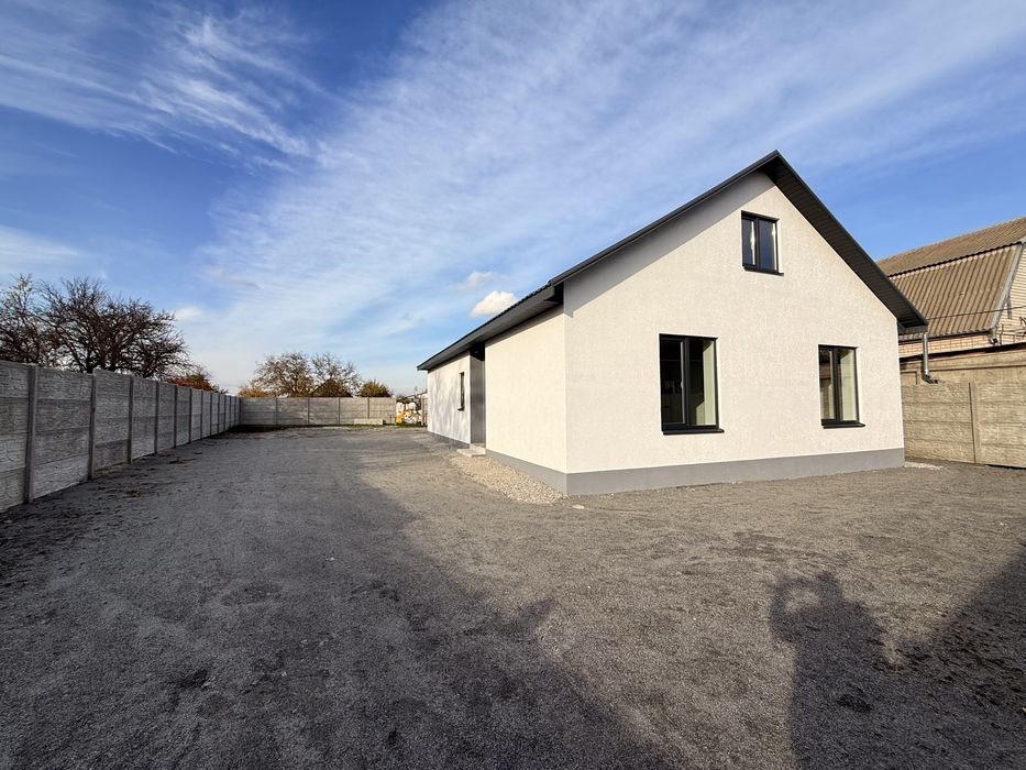 Продам новострой в центре Подгородного можно под Э Оселю !!! ( С )