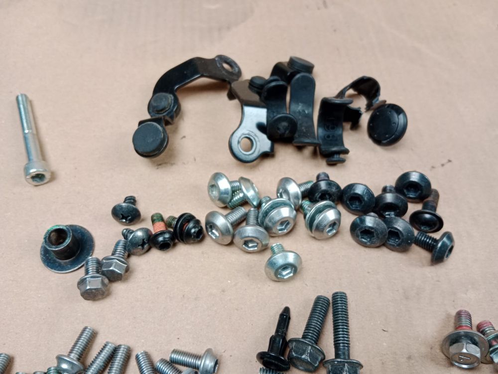 Kawasaki Z900 Śrubki Owiewek Śrubka Owiewki Śruby Śruba Oryginalne 23!