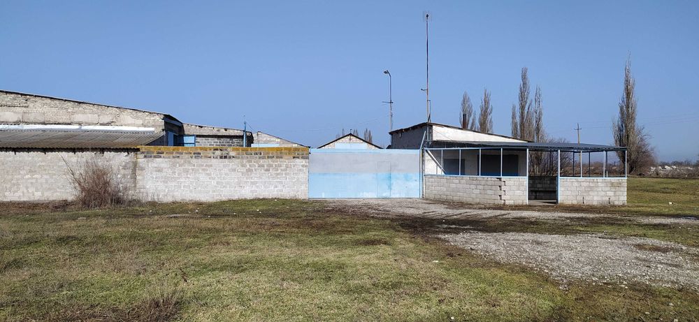 Продам отдельно стоящую базу.