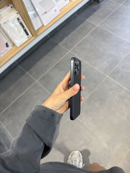Used iPhone 15 pro max 256 blue