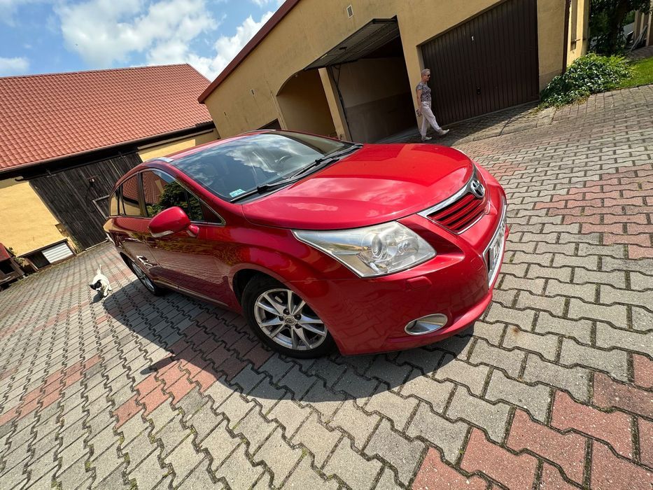 Toyota Avensis Sprzedam Toyota Avensis 2010 – jeżdżąca, do poprawek blacharskich