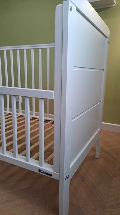 Łóżeczko dziecięce 120×60 Woodies + szuflada + otwarty bok
