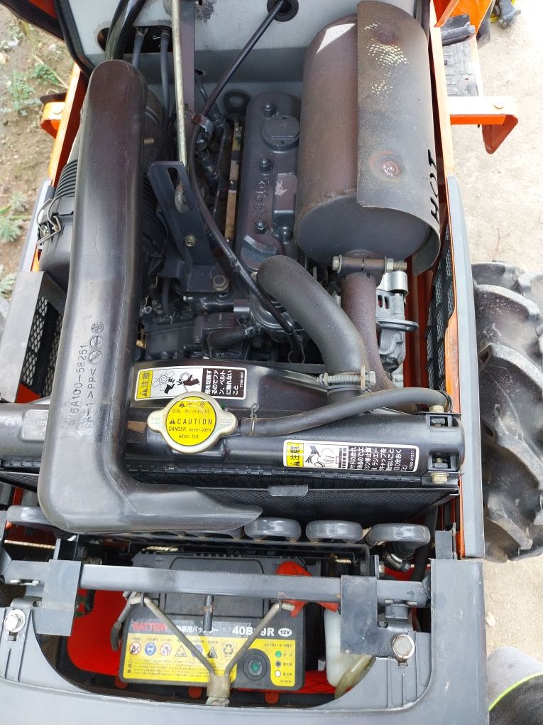 Trator kubota 20CV