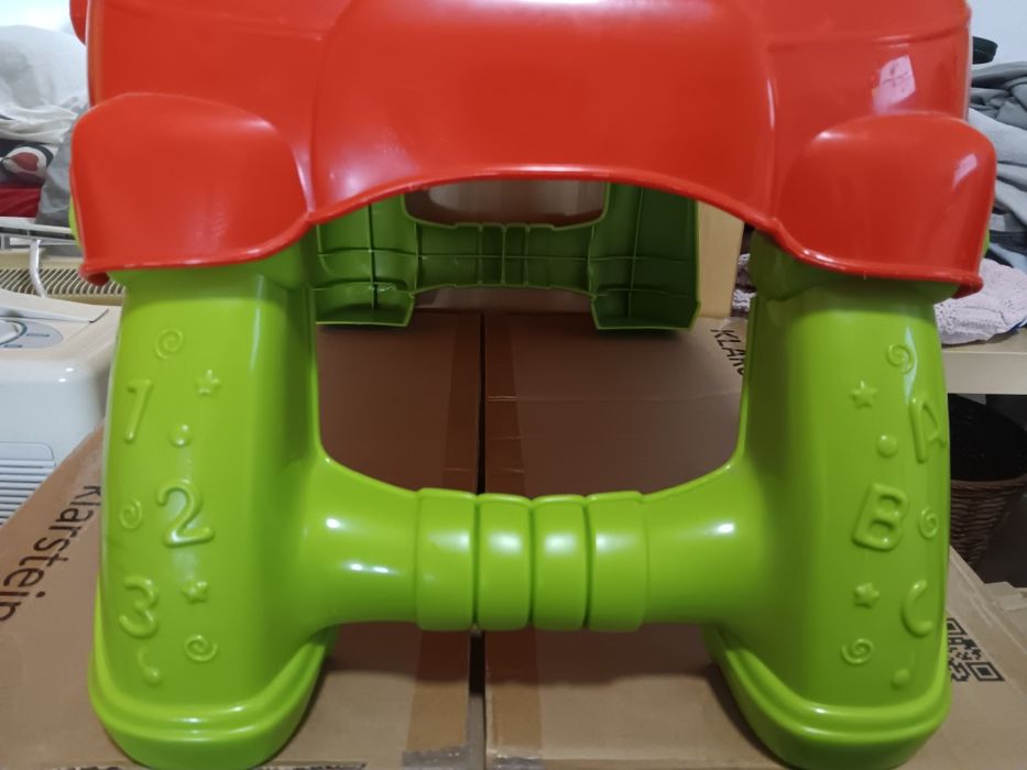 Mesa Infantil Clementoni Dobrável c/ atividades