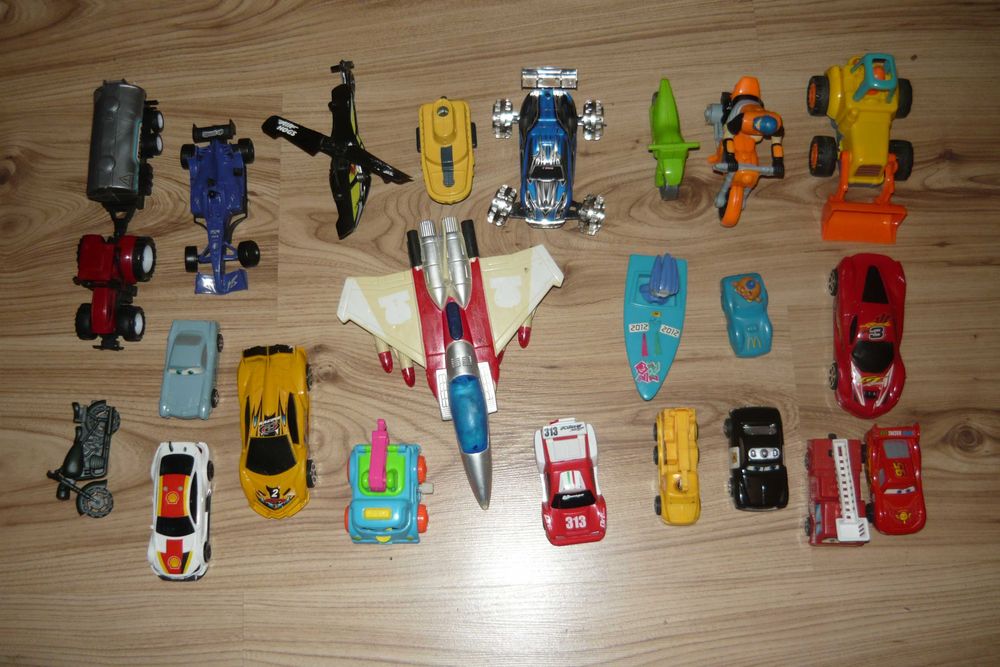 Auta Lawety Samolot Motocykle Traktor helikopter  - Duży zestaw 30szt