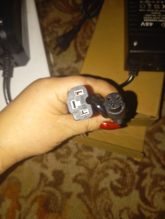 Продам зарядное устройство