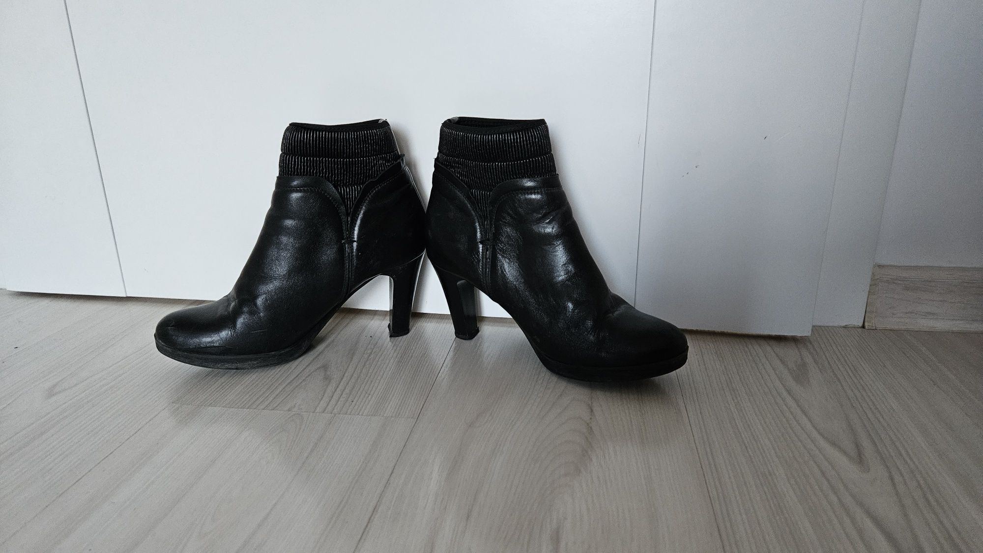 Czarne skórzane buty na obcasie Wojas Lasocki 38 botki kozaki