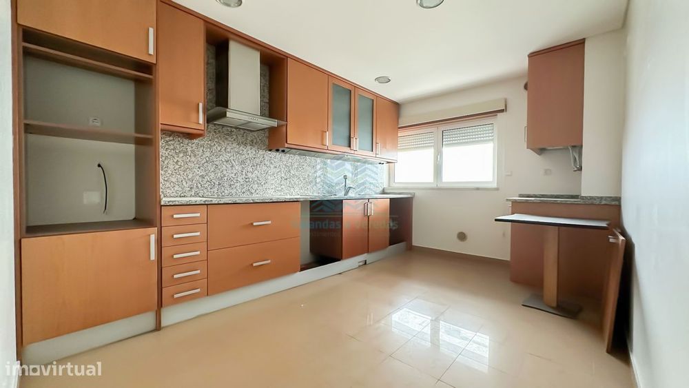 Apartamento T2 com arrecadação na cave - Torres Novas