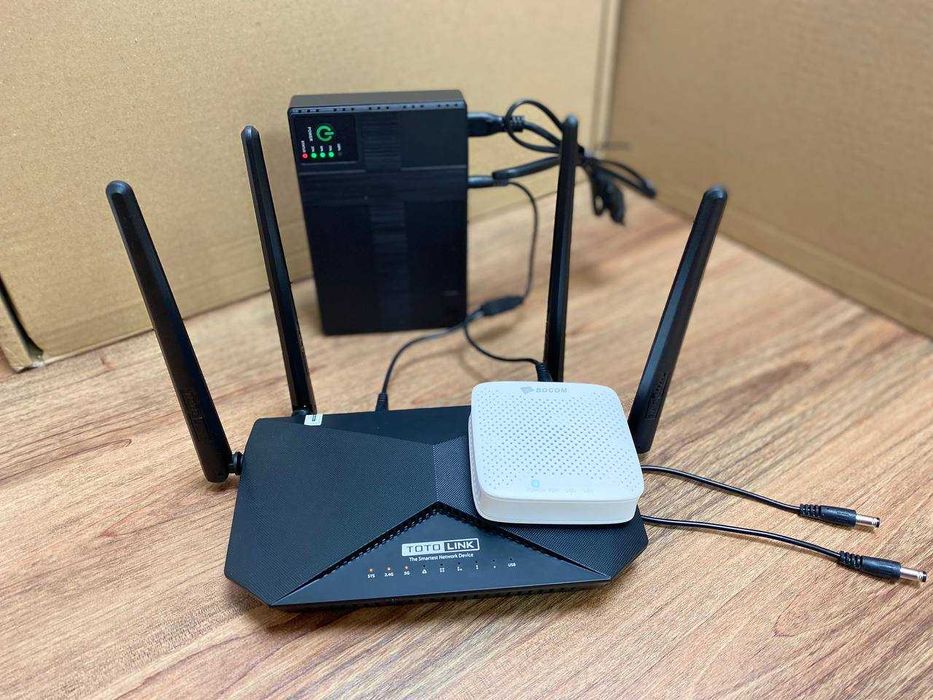 Міні дбж DC UPS DC1018P з АКБ (ДБЖ, для роутера та оптичного модему) .