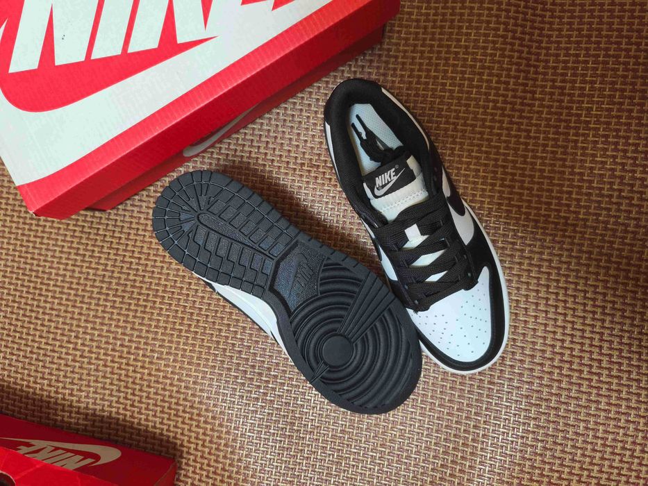 Damskie trampki Nike, białe i czarne. Rozmiar 38