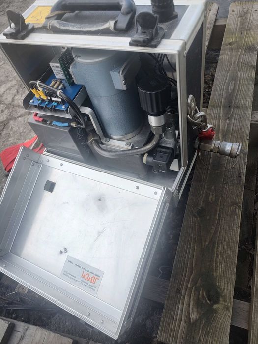 Cembre pompa hydrauliczna do głowic zaciskowych do kabli ,nożyc.