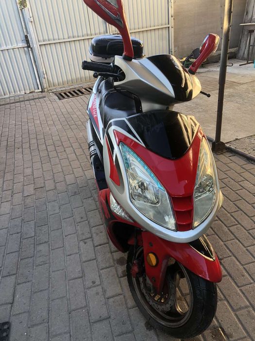 Скутер G-Max Vulcano Lux