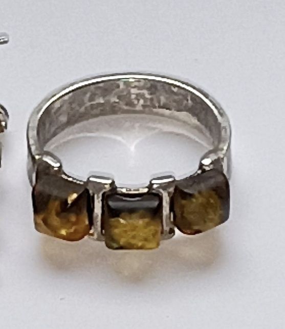 Srebrny pierścionek z bursztynem  16,5 mm