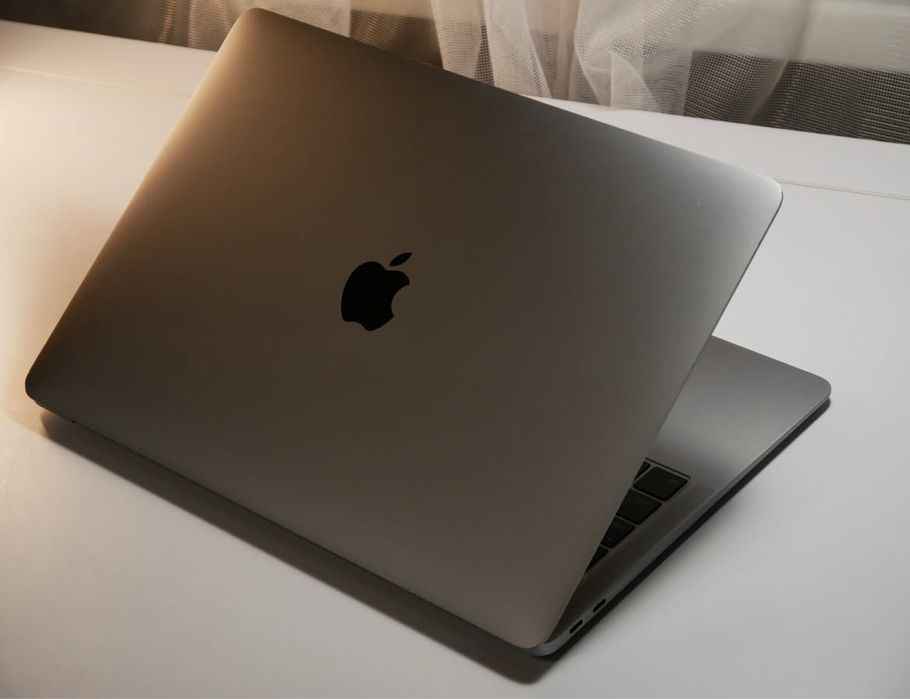 MacBook Air 13 2018 i5 1.6-3.4Ghz / 8GB / 128gb 92% АКБ