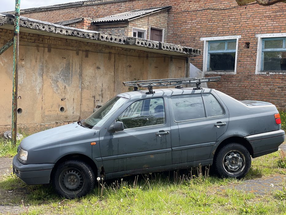Продам Voklswagen Vento 1.8 бенз