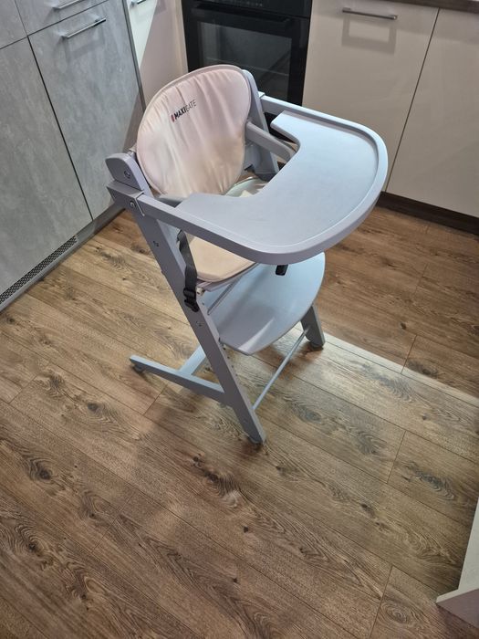 Drewniane krzesełko do karmienia