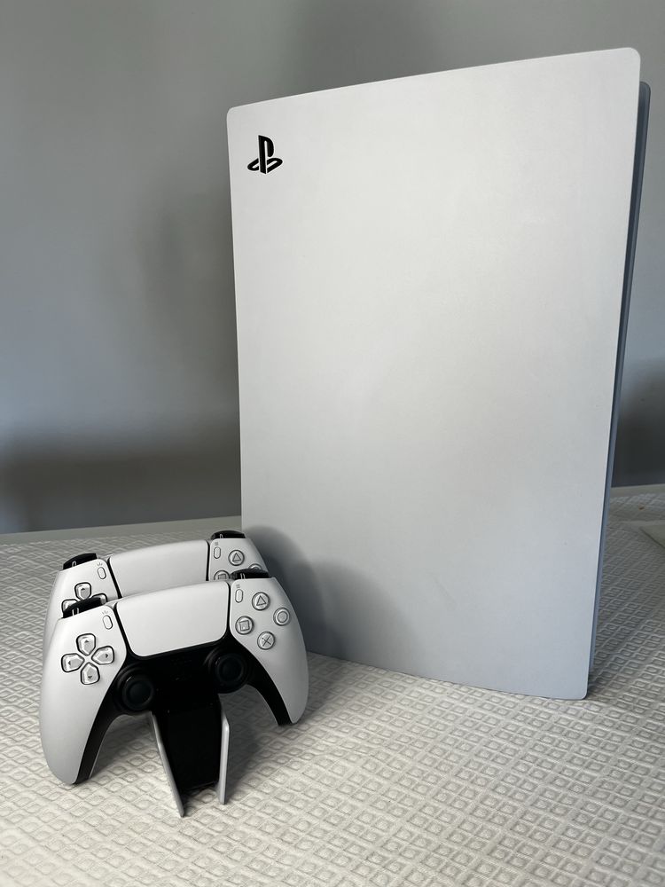 PlayStation 5 (PS5) + 2 controles DualSense + carregador