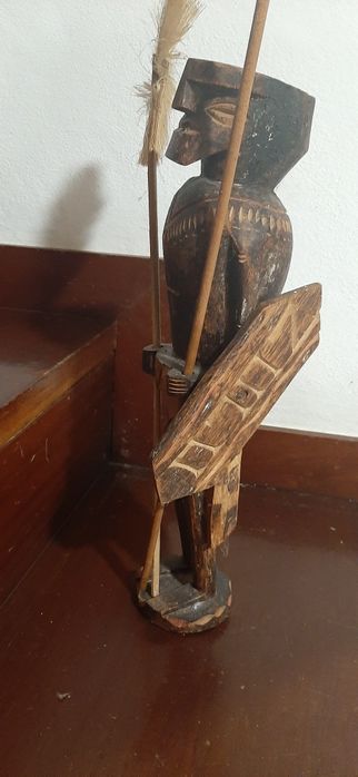 Artesanato: soldado em madeira