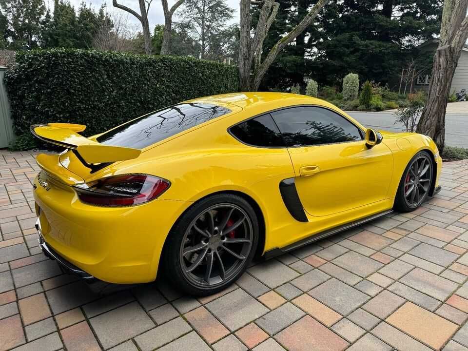 2016 Porsche Cayman GT4