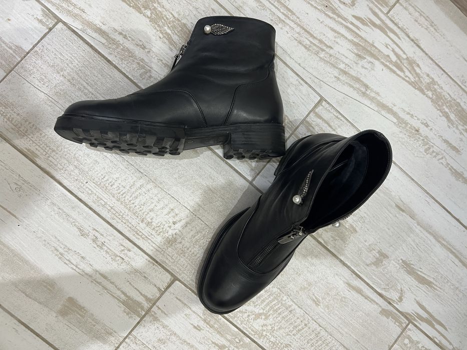 Продам шкіряні жіночі чоботи