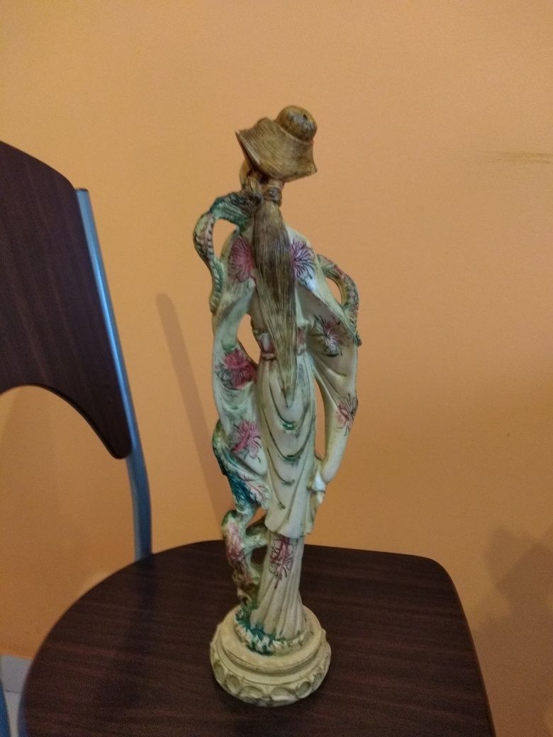 Figurka chińska z alabastru