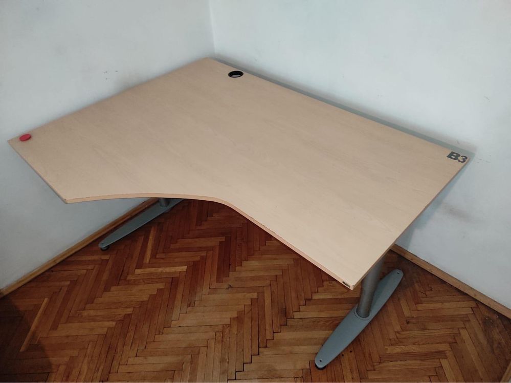 Używane biurko na dwoch nogach