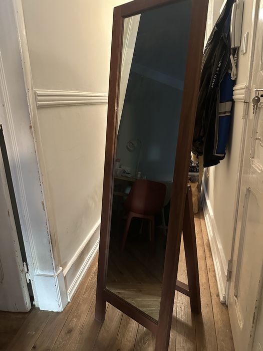 Espelho de pé em madeira maçica