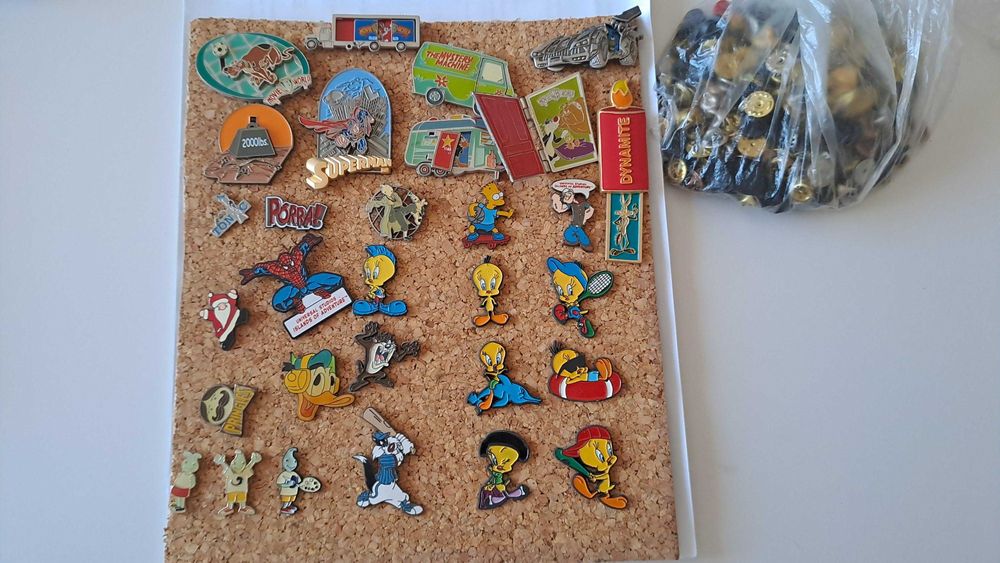 Pins Hard Rock Café e muitos + (preços variados)