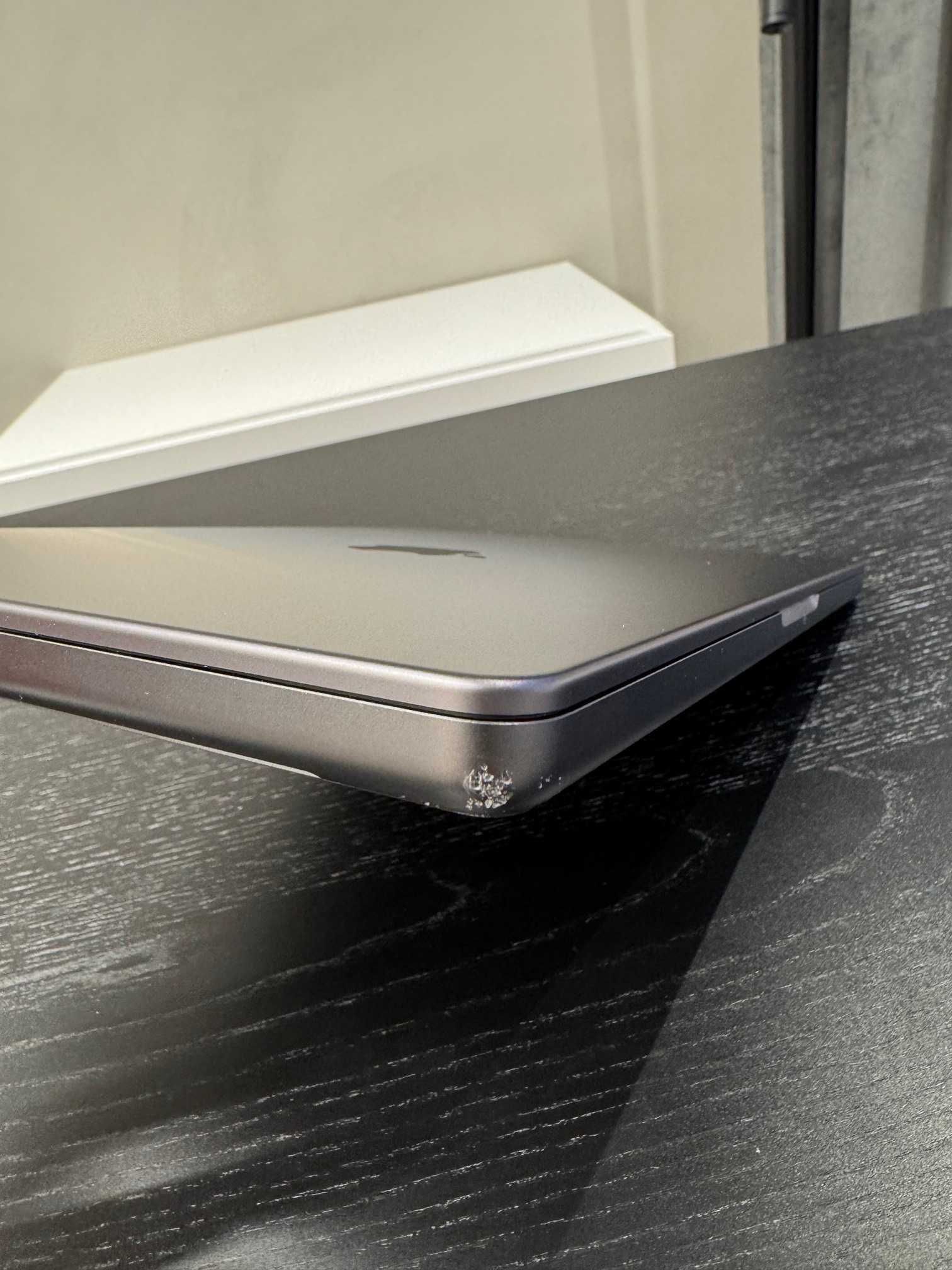 MacBook Pro 14” M4 | 10 rdzeniowe GPU | 24 GB RAM | 2 TB SSD | 70W
