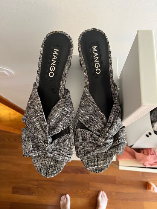 Mules sofisticadas cinza mesclado da Mango T39