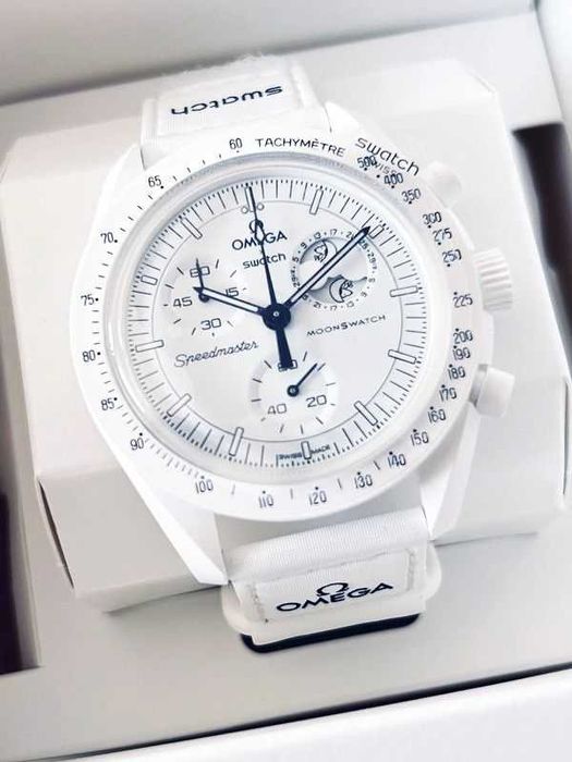 Swat-ch x Ome-ga Bioceramic MoonswatchMissionToMoonphaseSnoopySO33W700
