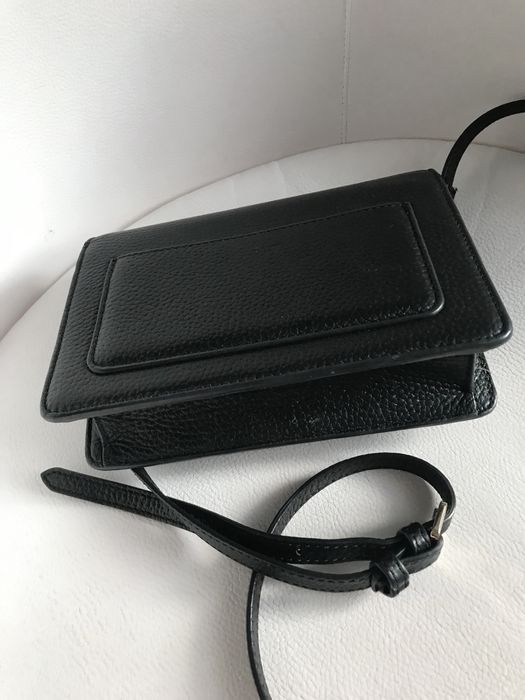 Czarna torebka  listonoszka skórzana  Ochnik