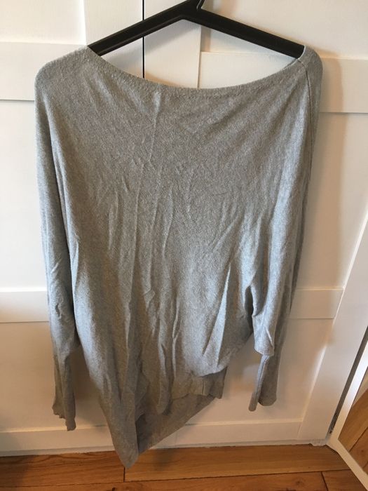 Asymetryczny cienki sweterek Zara