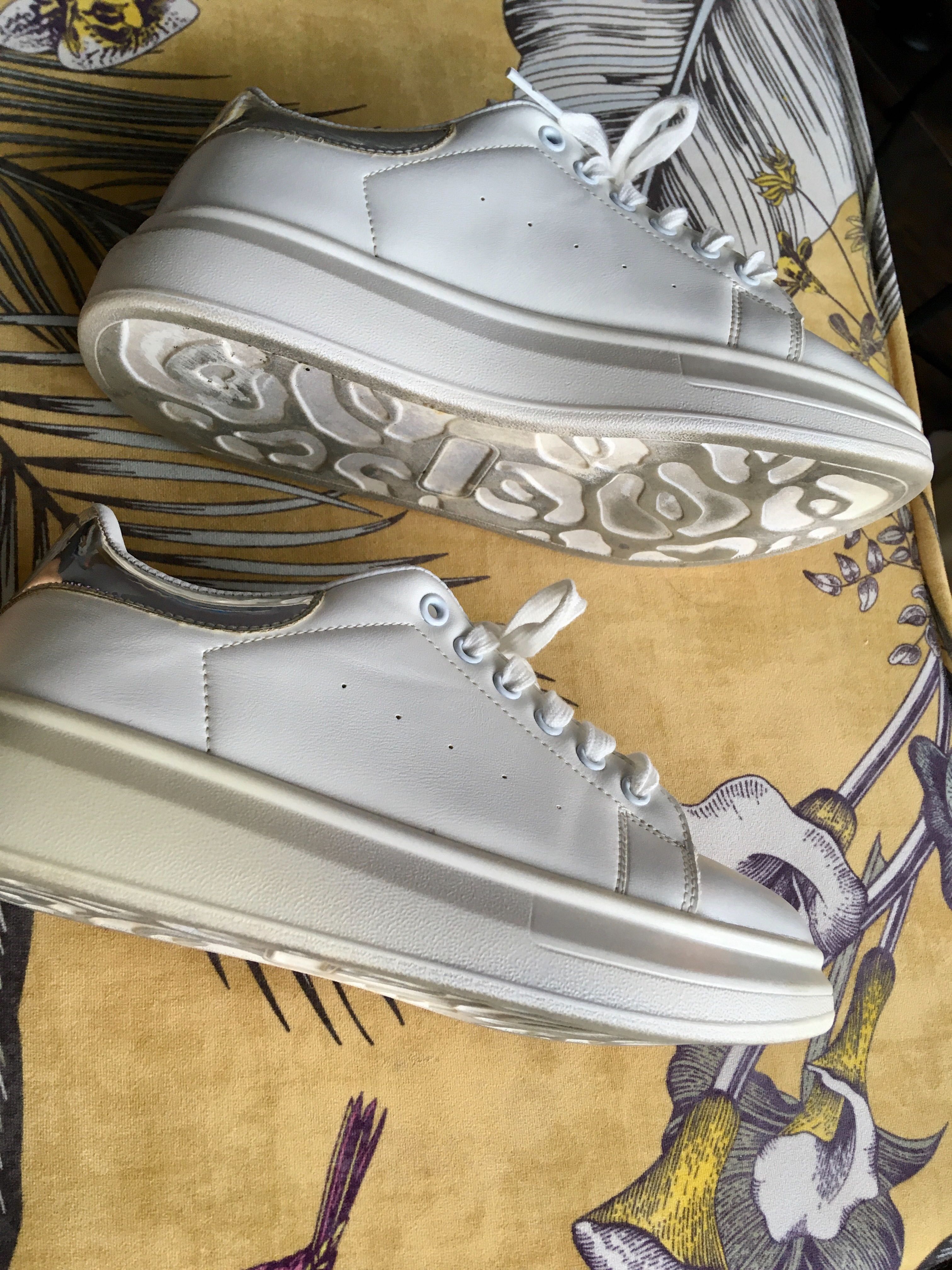 Białe sneakersy Alexander McQueen 39
