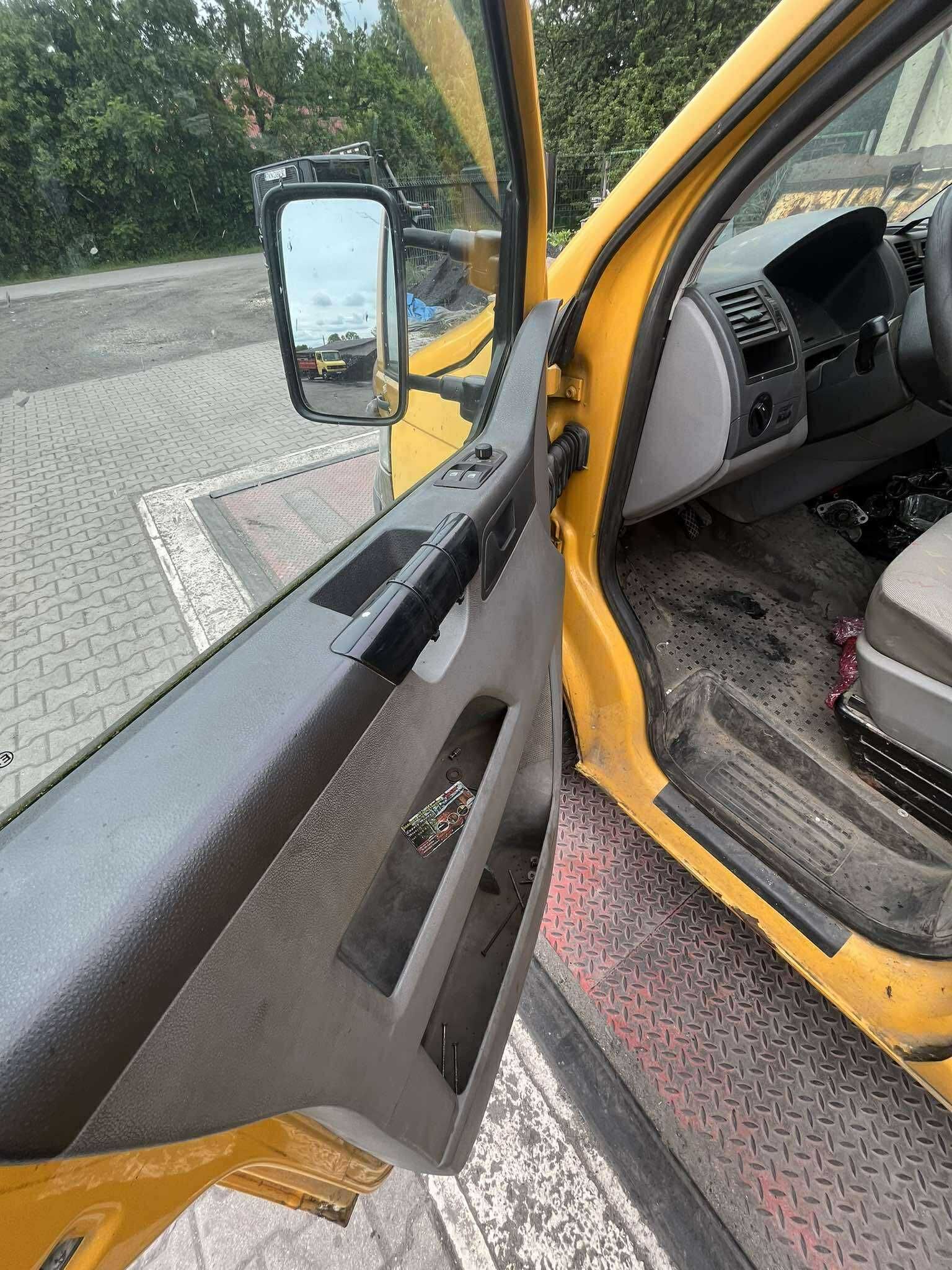 Volkswagen T5 2006r. 2.5 TDI 130KM BNZ części