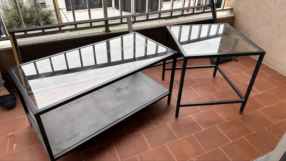 Mesas de vidro.