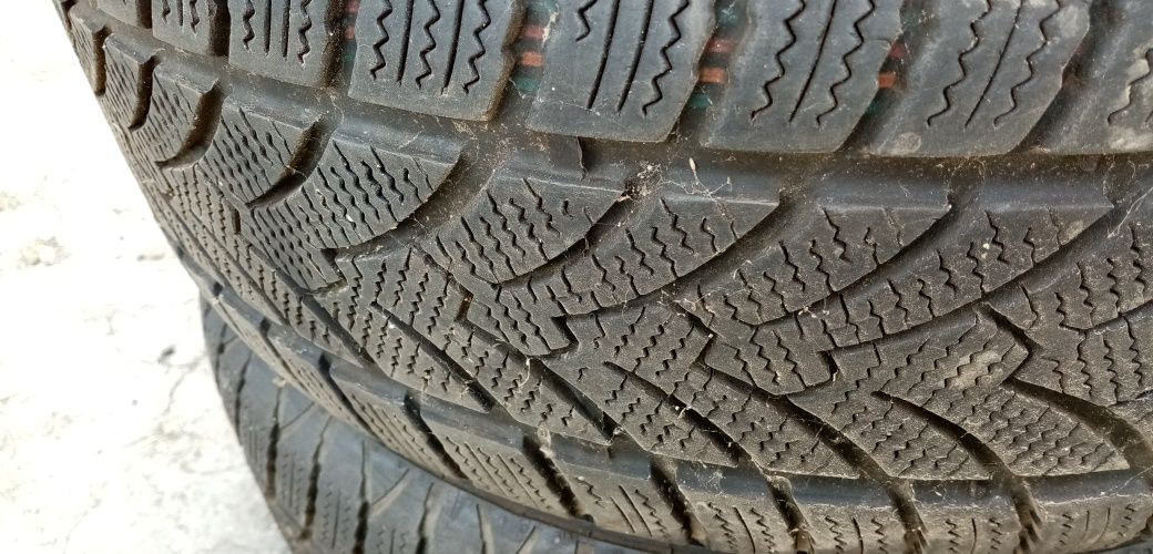 Продам б/у шины 215/55 R16