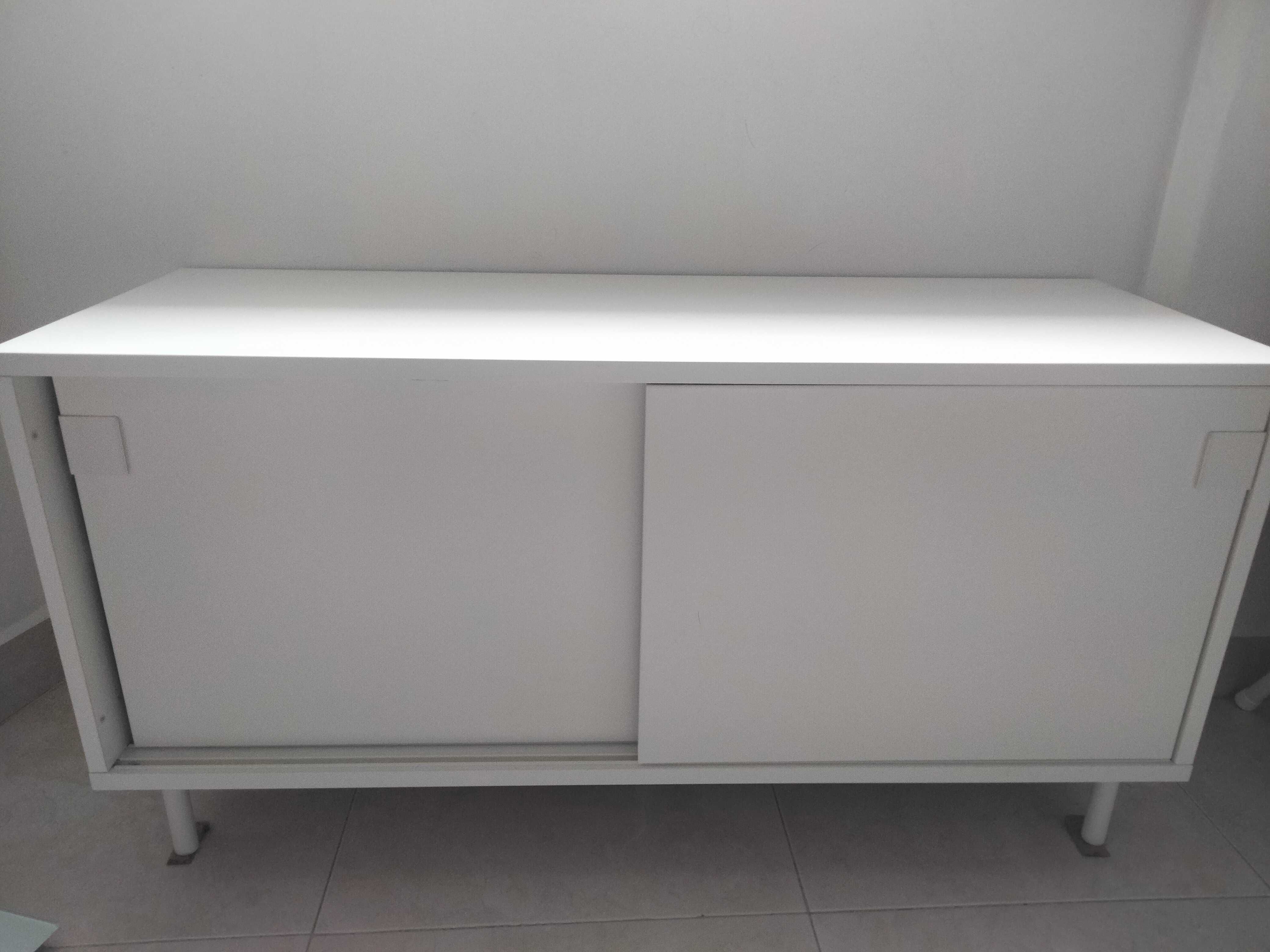 Móvel branco de IKEA