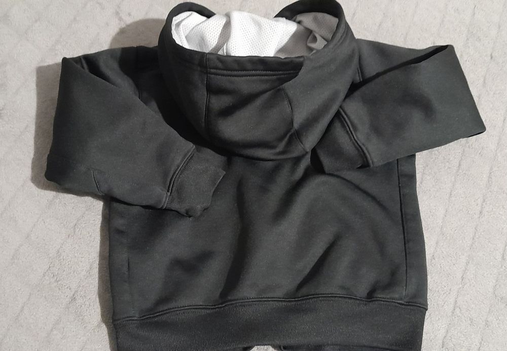 Czarna bluza chłopiec Nike 92 śliczna polecam