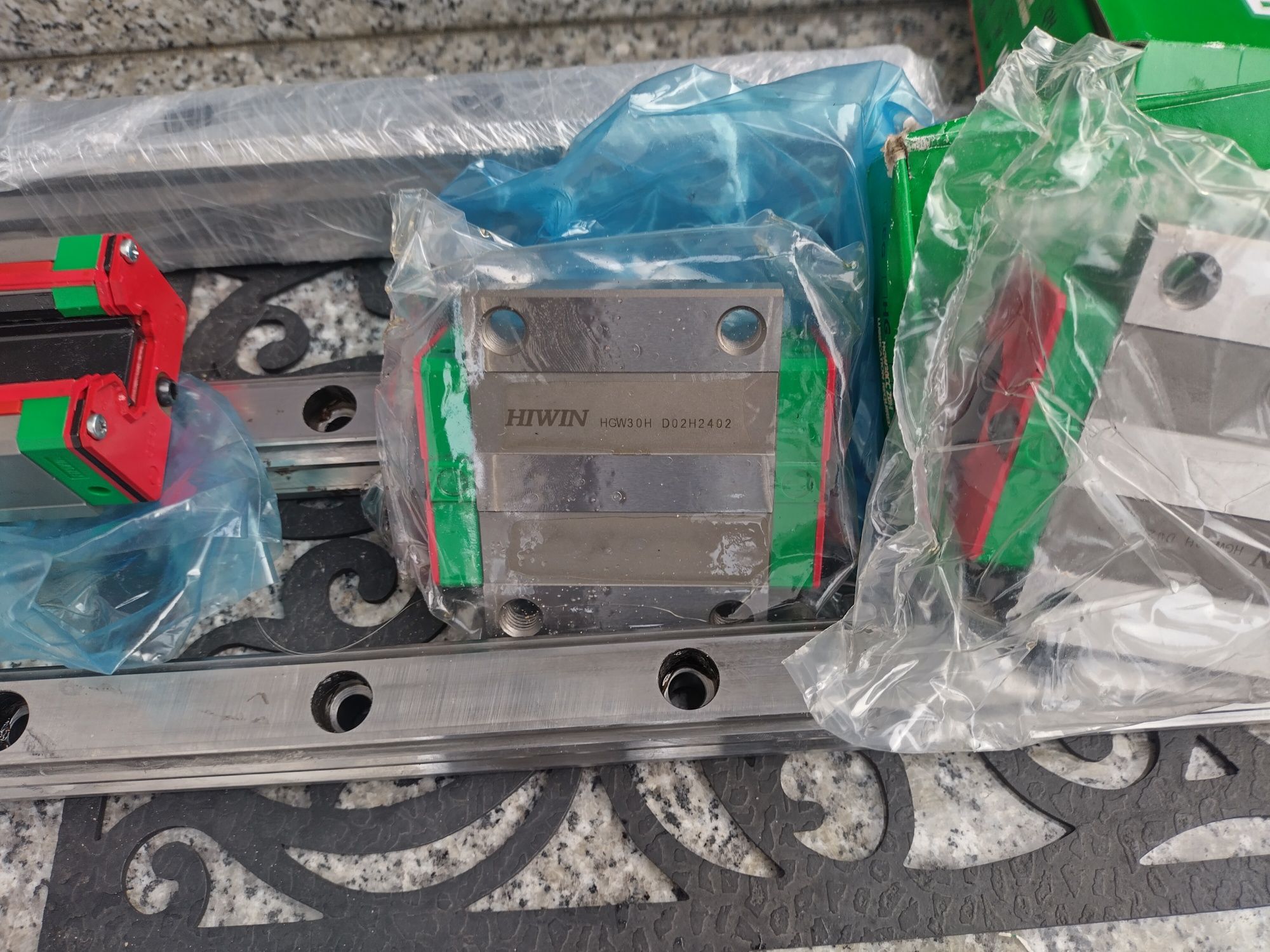 Prowadnice liniowe HIWIN HGH30, HGW30 ,HGH35H