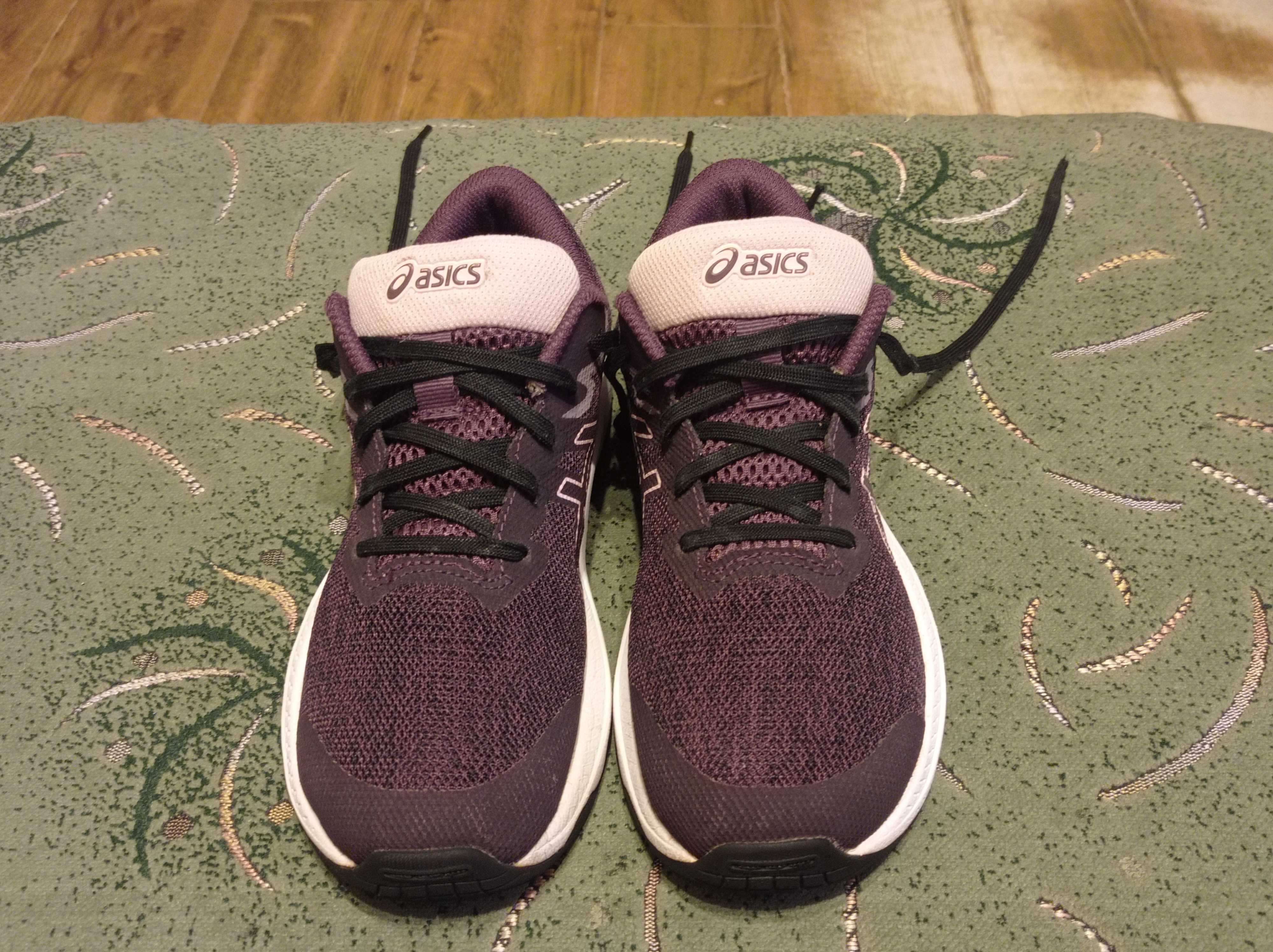 Кроссовки Asics (оригинал) фирменные размер 36стелька- 23см.