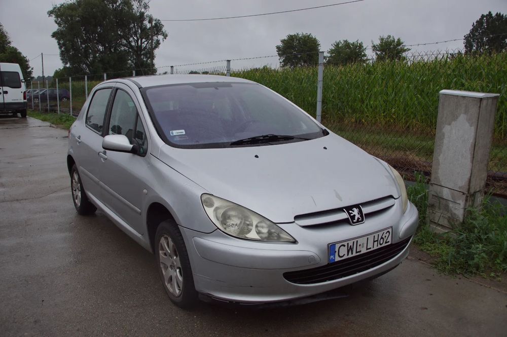 Auto na części - Peugeot 307 Lift 1.4 8V 75 KM TU3 20CQ15 EZR 2004R Silnik Skrzynia Drzwi Lusterko Szyba Maska Lampa Klapa Deska Kokpit Sterownik Moduł Licznik