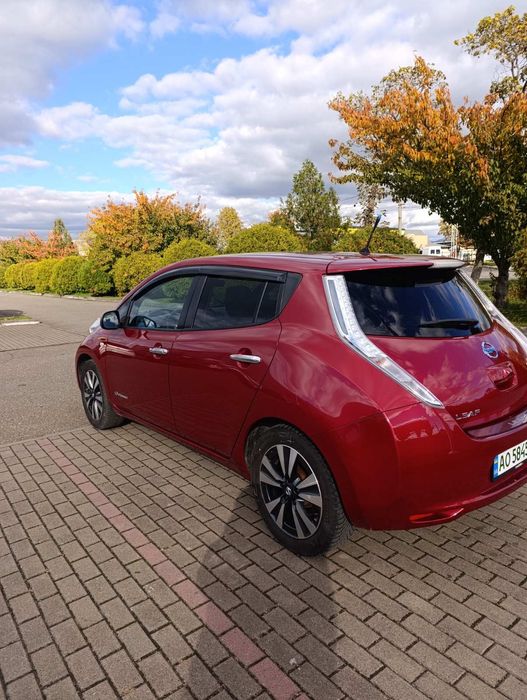 Продам машину Ніссан ліф 2016