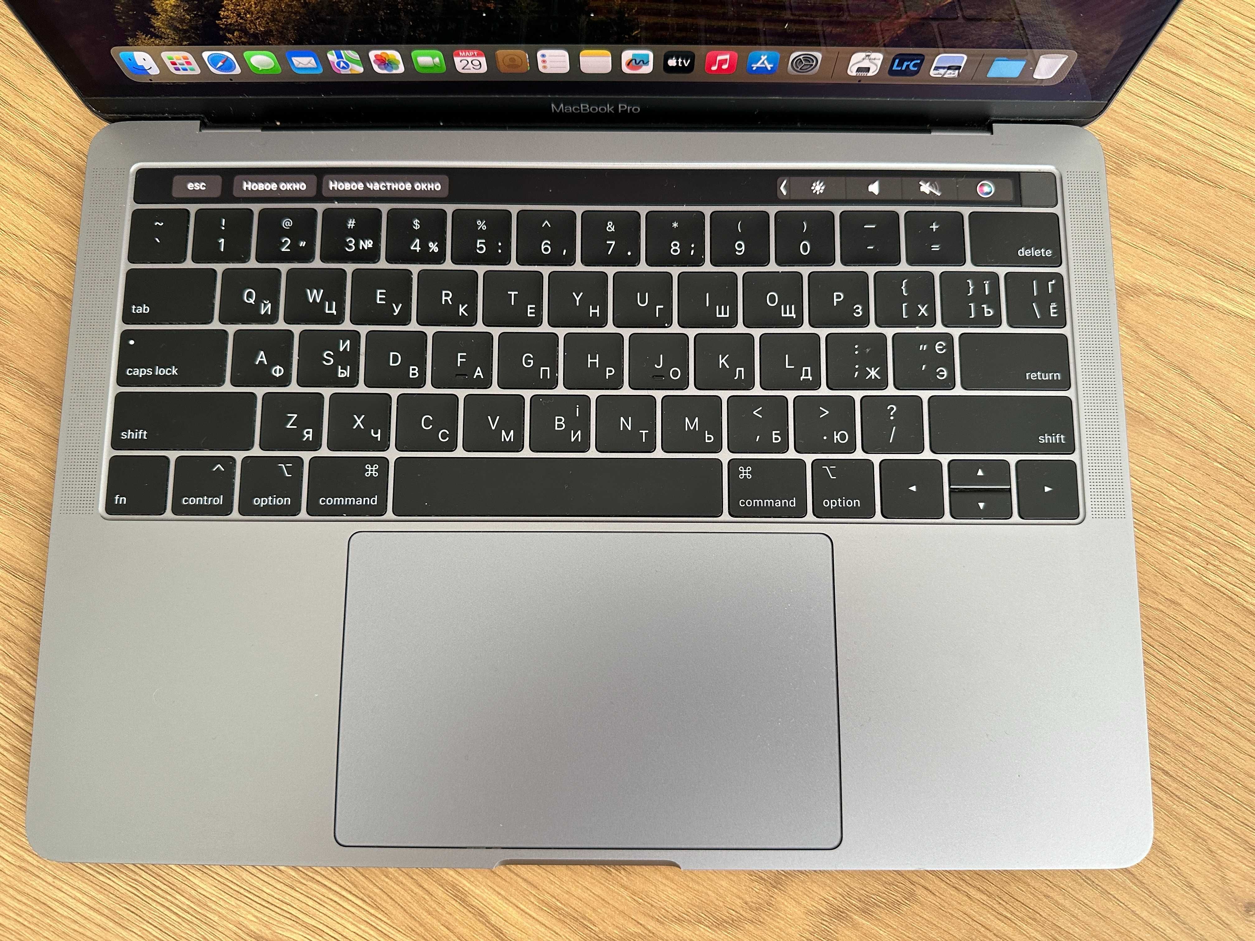 Продам Macbook Pro 13.3" (A1989)