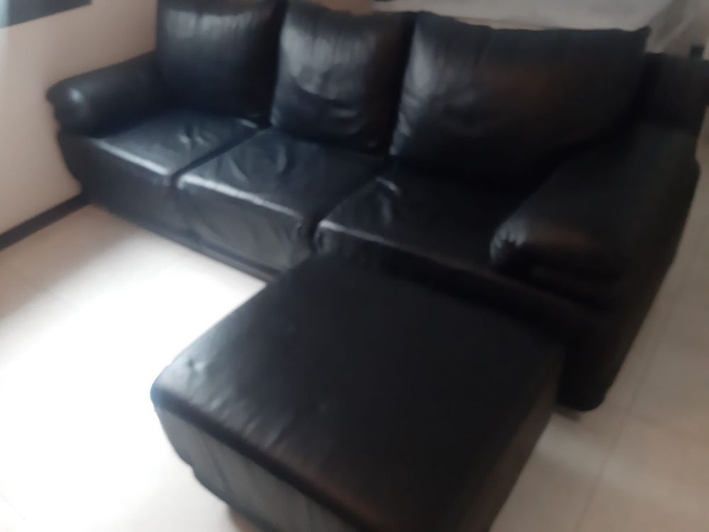 Sofa 3 lugares em pele com banco