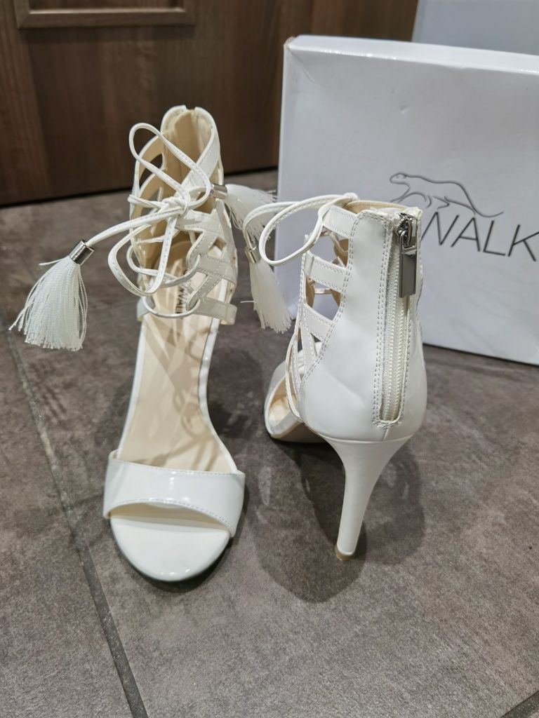 Szpilki sandały szpilki Catwalk białe lakierowane wiązane 39 nowe