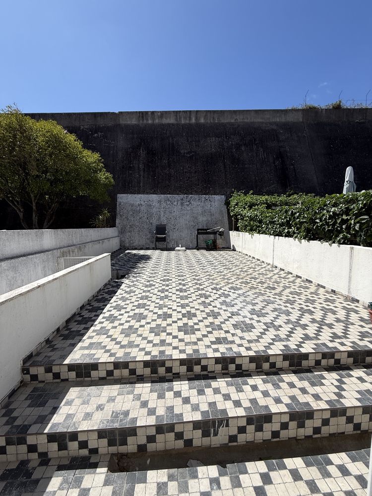Quarto para rapariga - Trabalhadora e Estudante