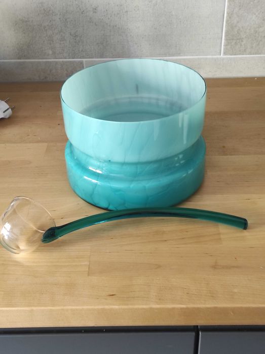 Poncheira azul com colher/concha