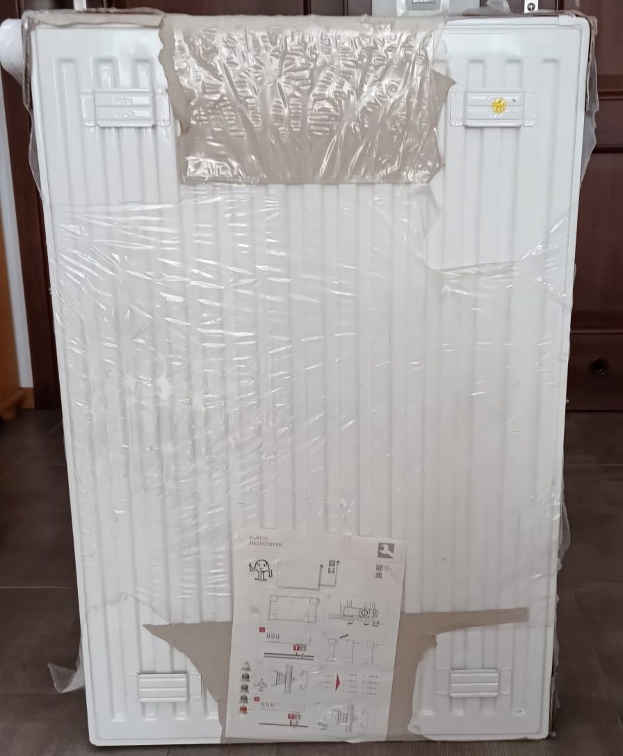 Grzejnik płytowy, nowy, z głowicą 90x60 cm, 22 kV