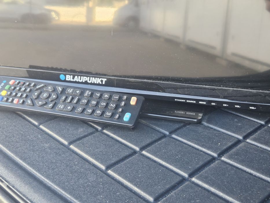 Televisão Blaupunkt LED 32" com comando original.